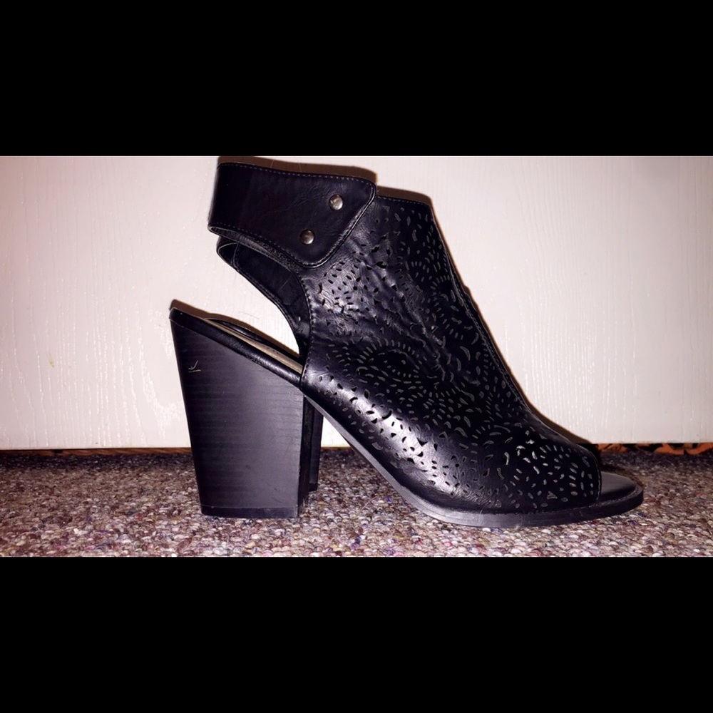 Jessica Cline heels.